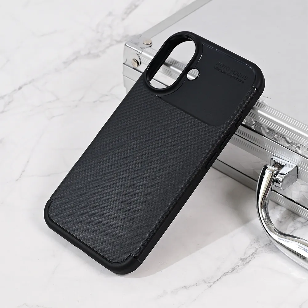 Maska Defender Carbon za iPhone 16 6.1 crna