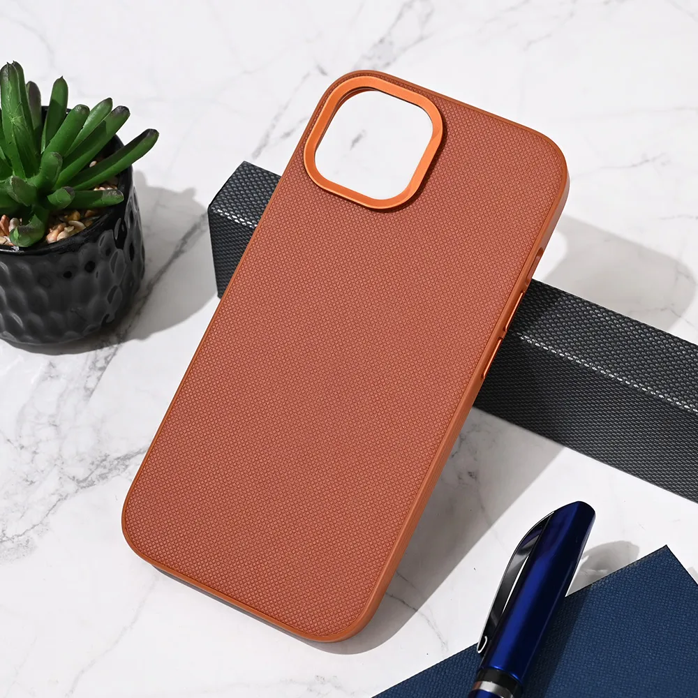 Maska Urban Case za iPhone 15 6.1 braon