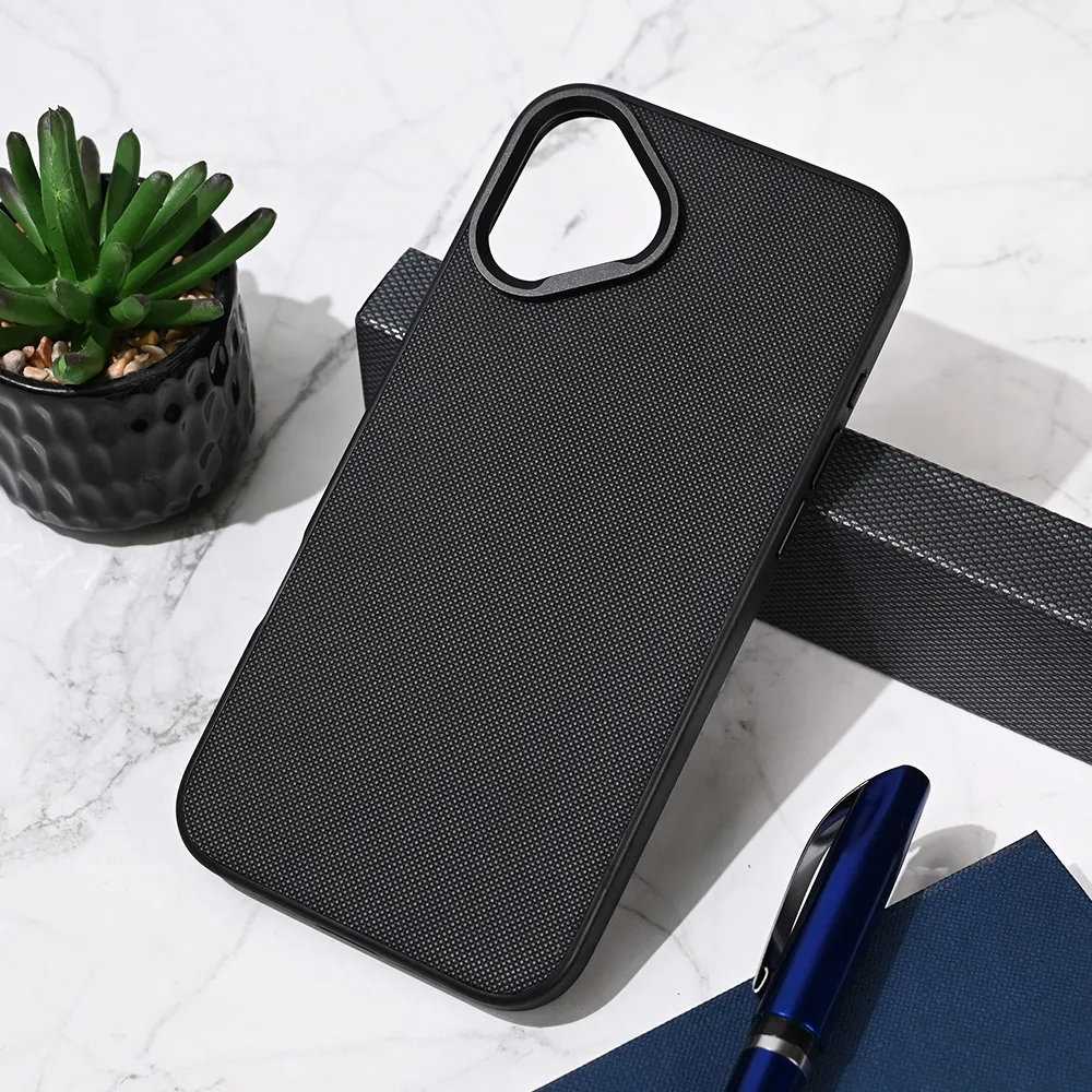 Maska Urban Case za iPhone 16 Plus 6.7 crna