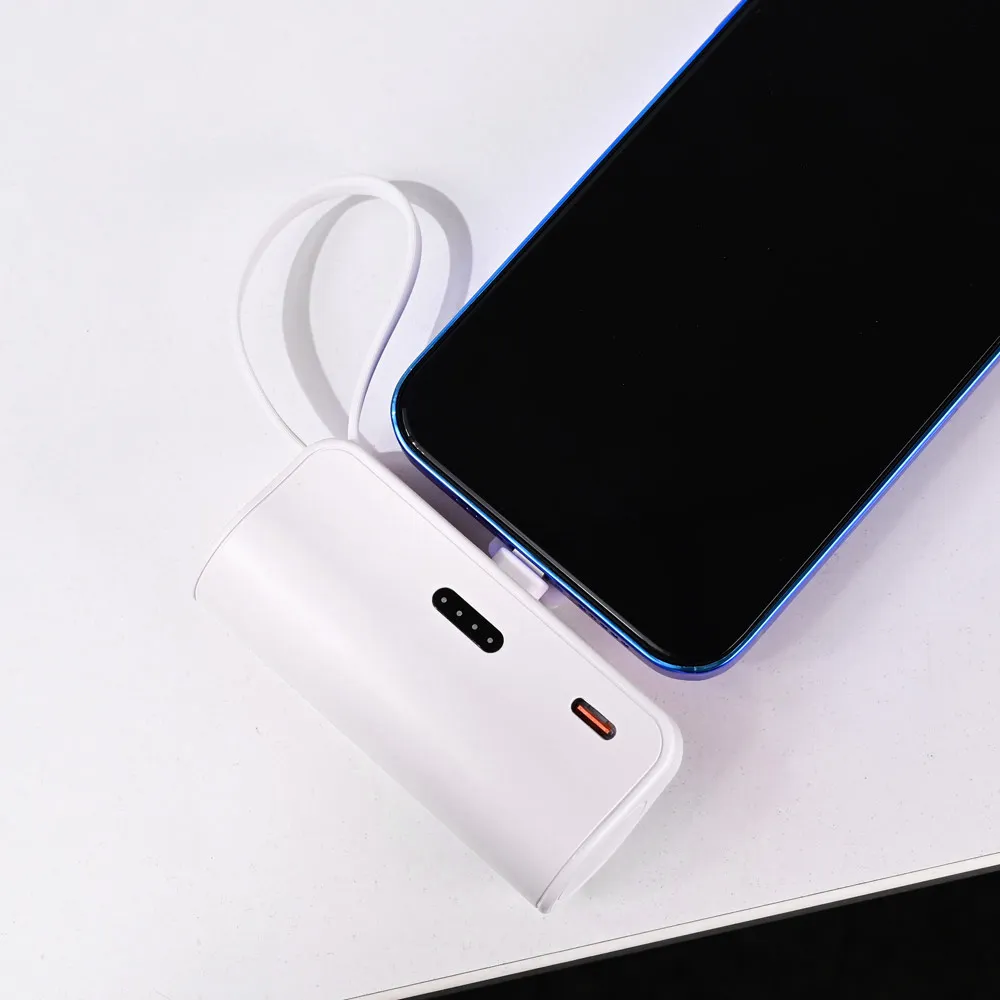 Power bank prenosiva baterija privezak 5000mAh 15W Type C bela