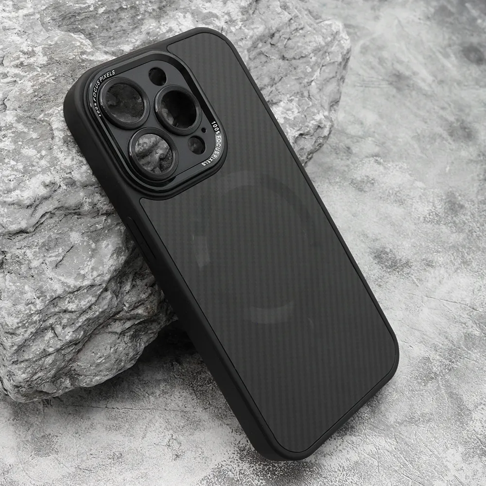 Futrola CARBON MagSafe za iPhone 15 Pro (6.1) crna (small camera)