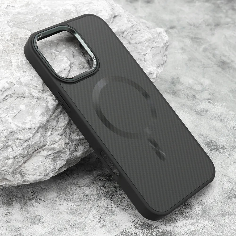 Futrola CARBON MagSafe za iPhone 16 Pro Max (6.9) crna (small camera)