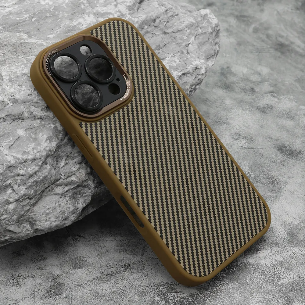 Futrola CARBON MagSafe za iPhone 16 Pro (6.3) zlatna (small camera)