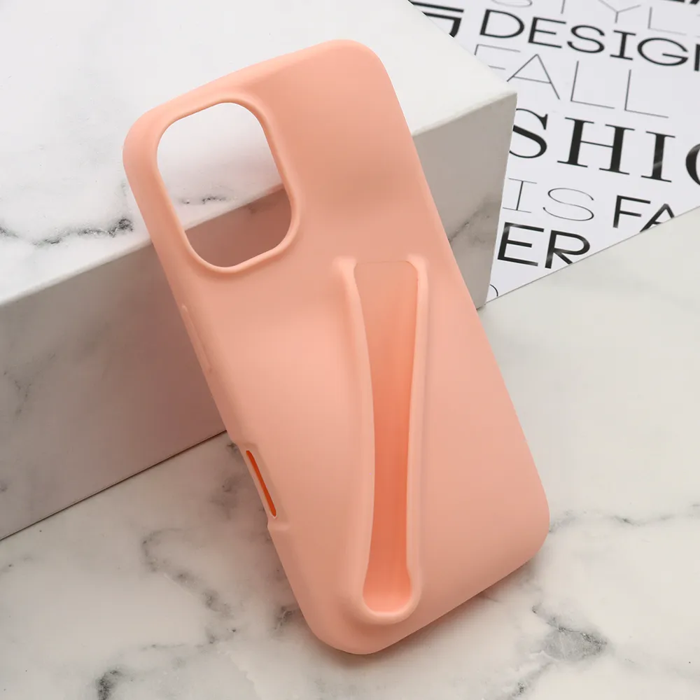 Futrola LIPSTICK za iPhone 16 (6.1) roze
