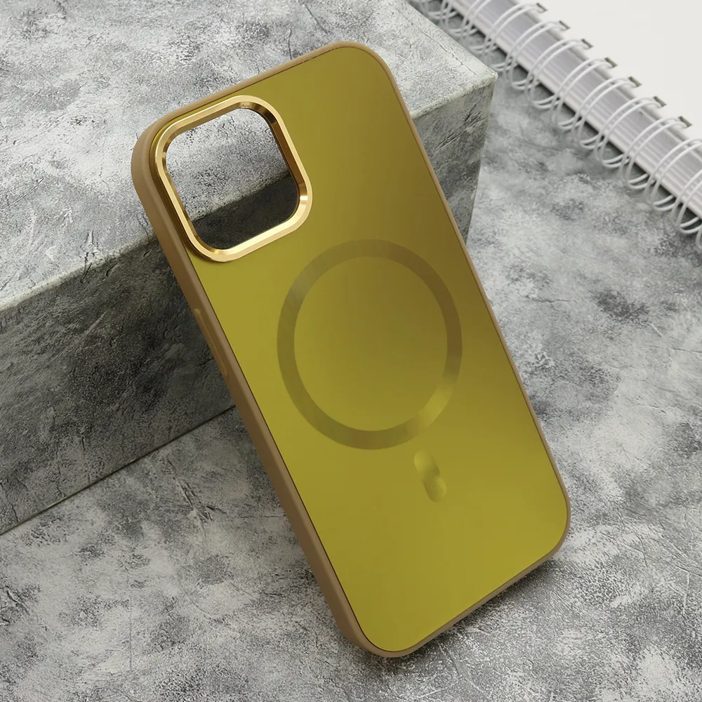 Futrola COLOR METAL MagSafe za iPhone 15 (6.1) zlatna