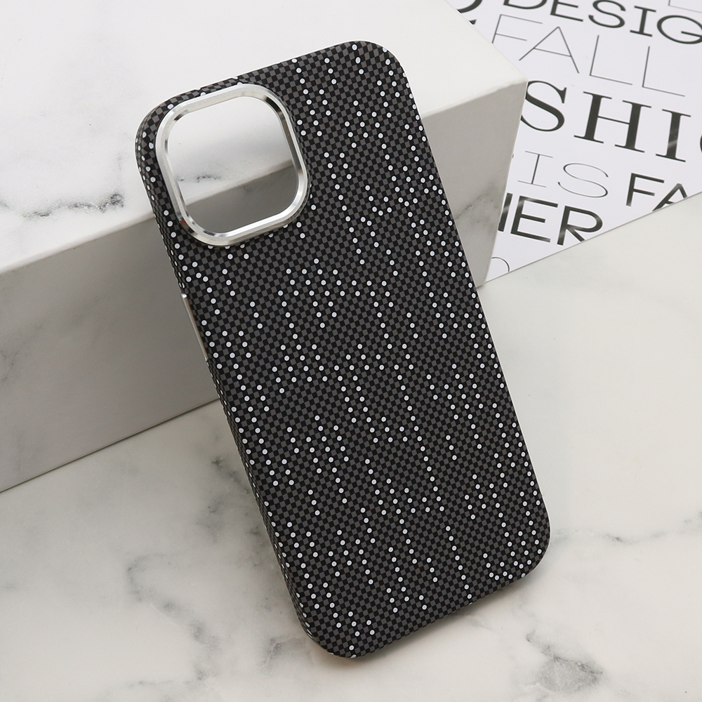 Futrola UrbanMesh MagSafe za iPhone 15 (6.1) DZ06